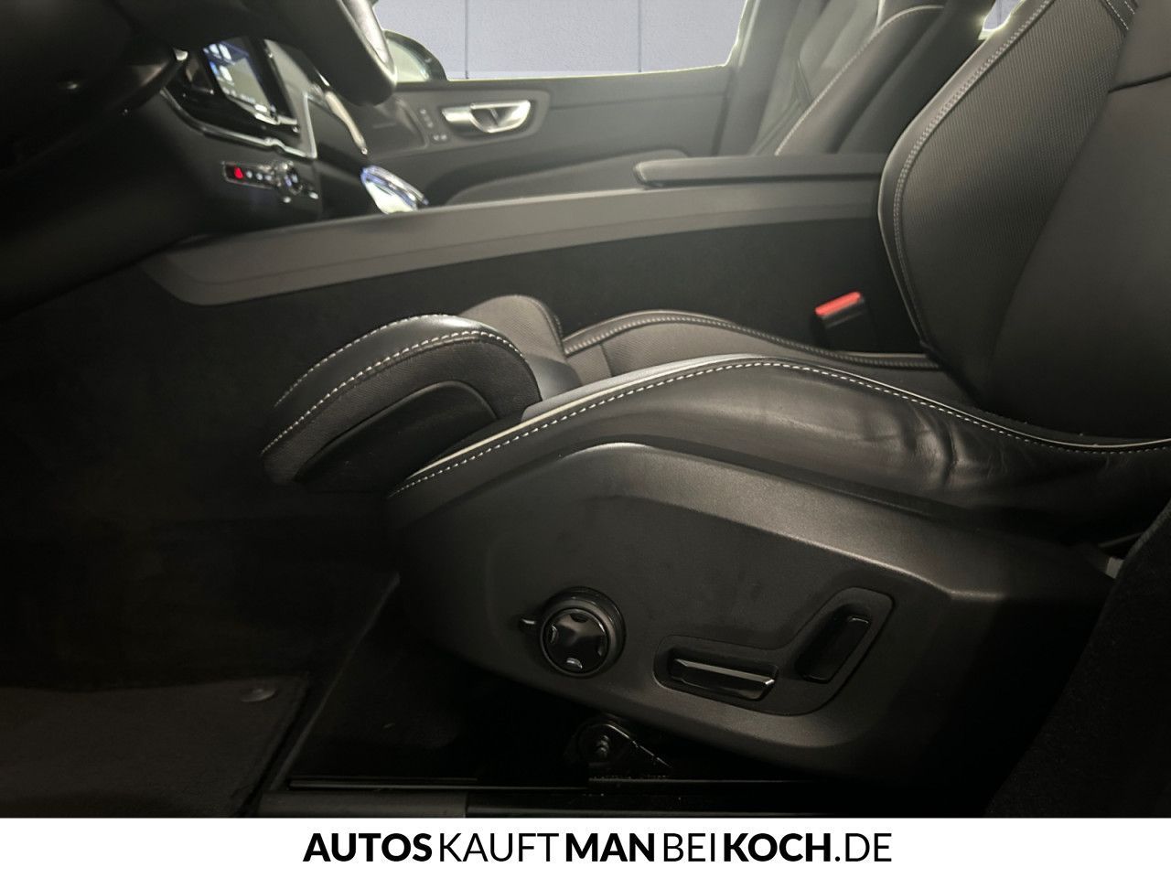 Volvo XC60 B5 AWD PlusDark ACC BLIS AHK VLED 4xSHz H&K