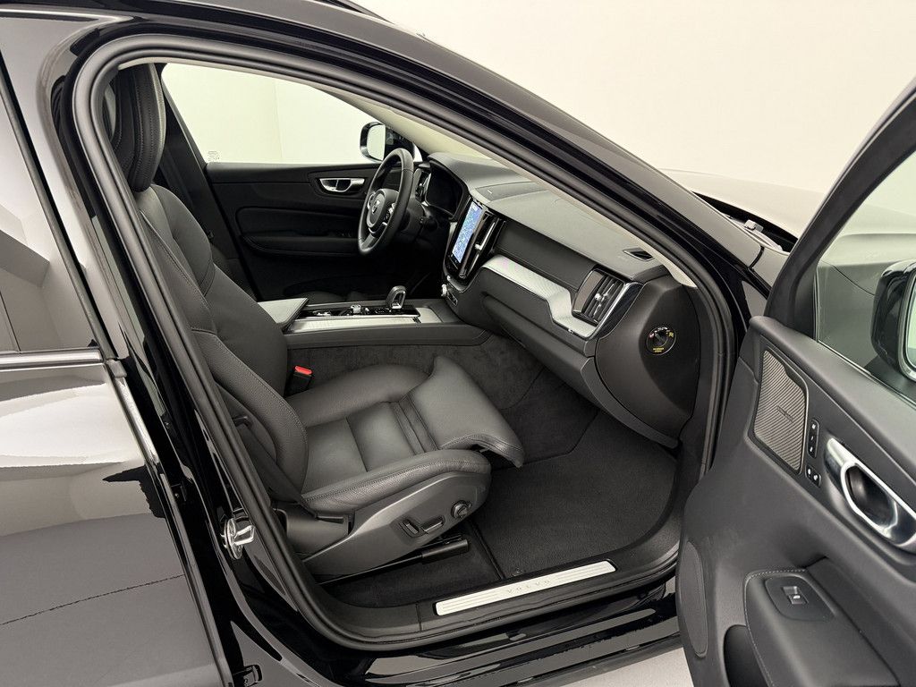 Volvo XC60 B5 AWD Ultra Dark *AHK*21-Zoll*360°*Luft-Fa