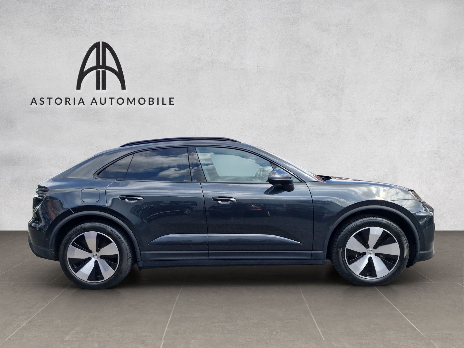 Porsche Macan 4 - Samsaru's Car Outlet