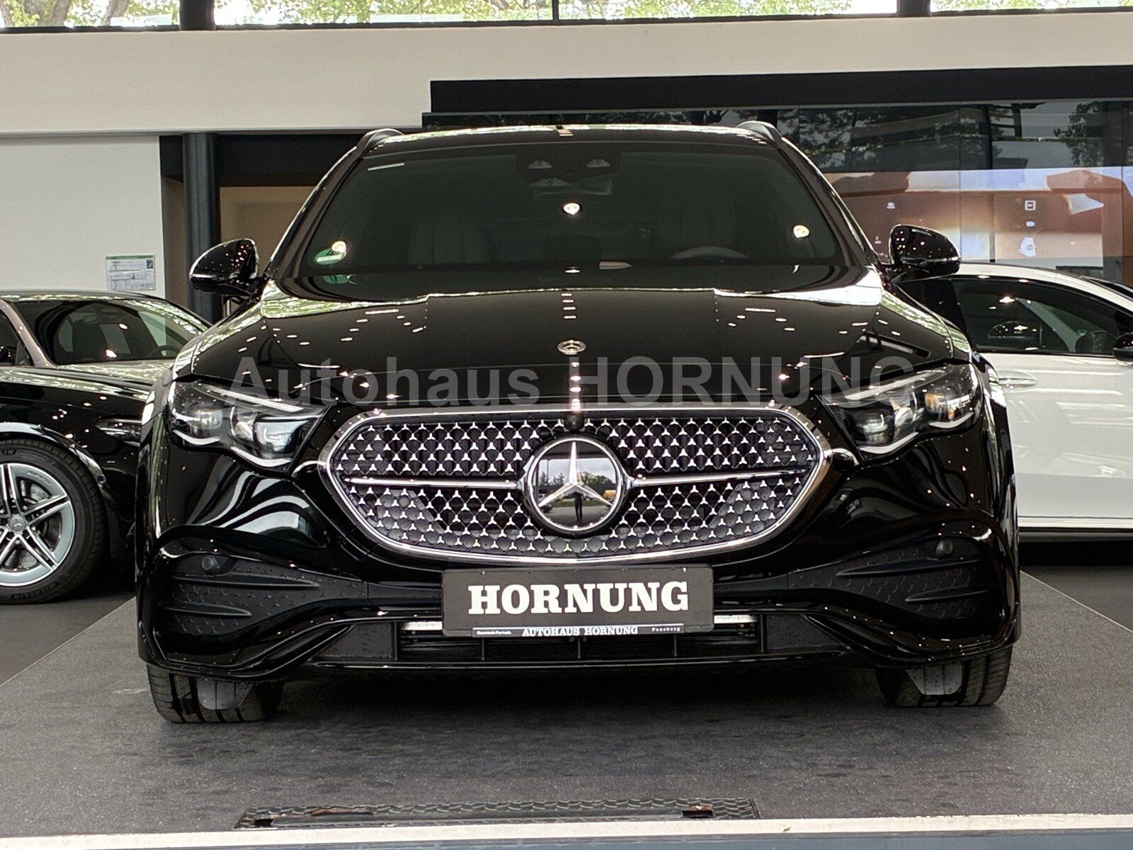 Mercedes-Benz E 450 d 4M T AMG NIGHT STHZG HUP PANOSD AHK DIGI