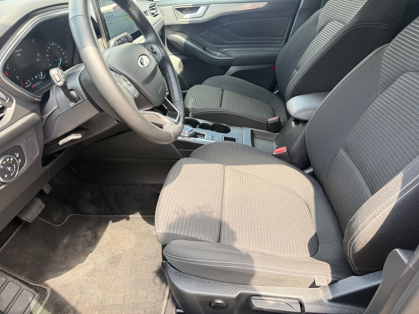 Ford Focus Turnier Titanium 1.5 Navi LED ACC RFK LED