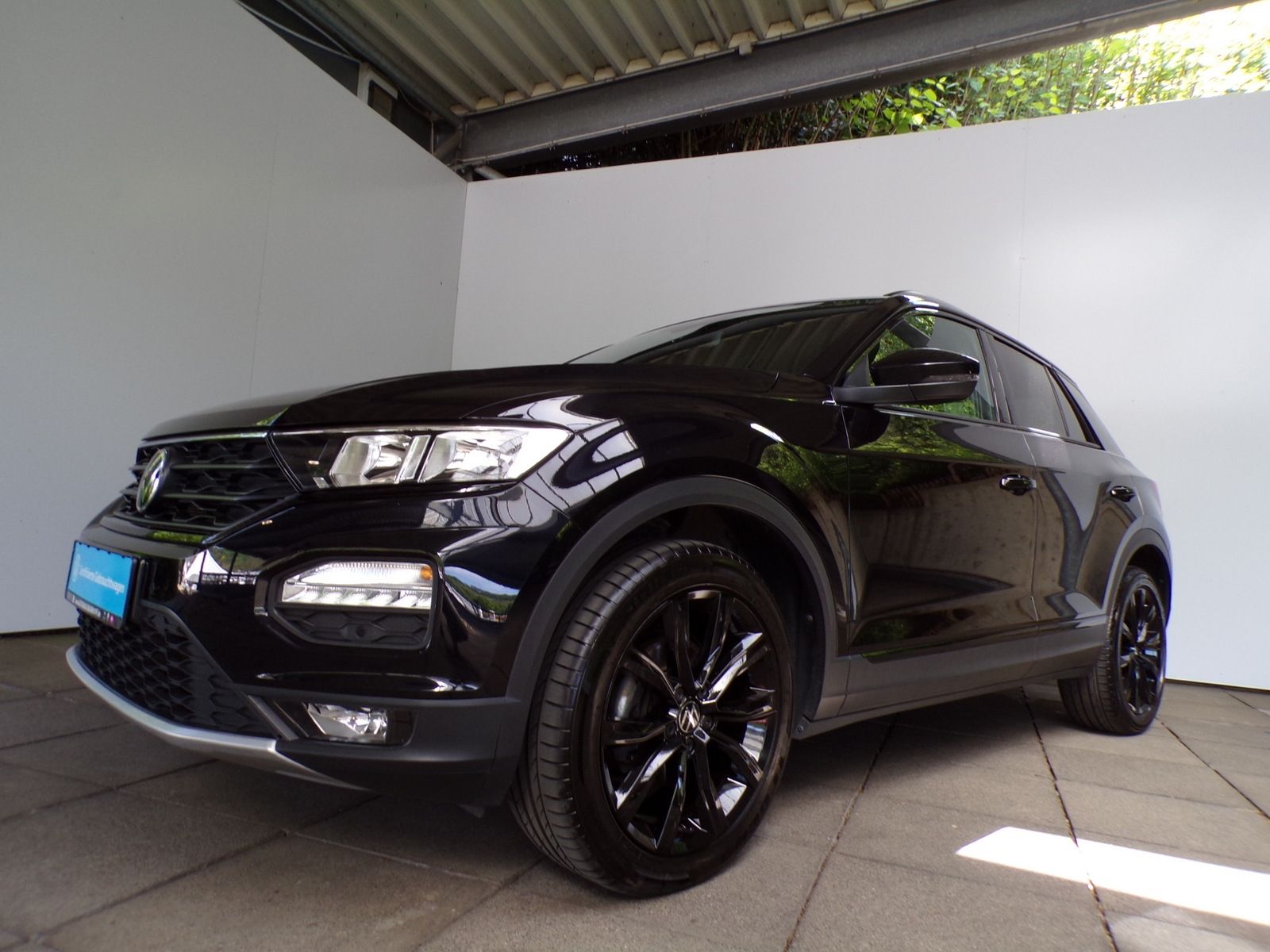 Volkswagen T-ROC 1.5 TSI SPORT - Samsaru's Car Outlet
