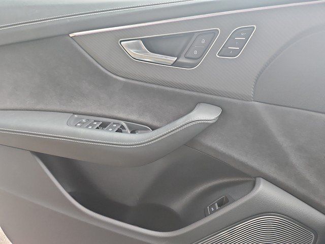 Audi RSQ8 4.0 TFSI quattro Tiptronic PANO*MATRIX*AHK