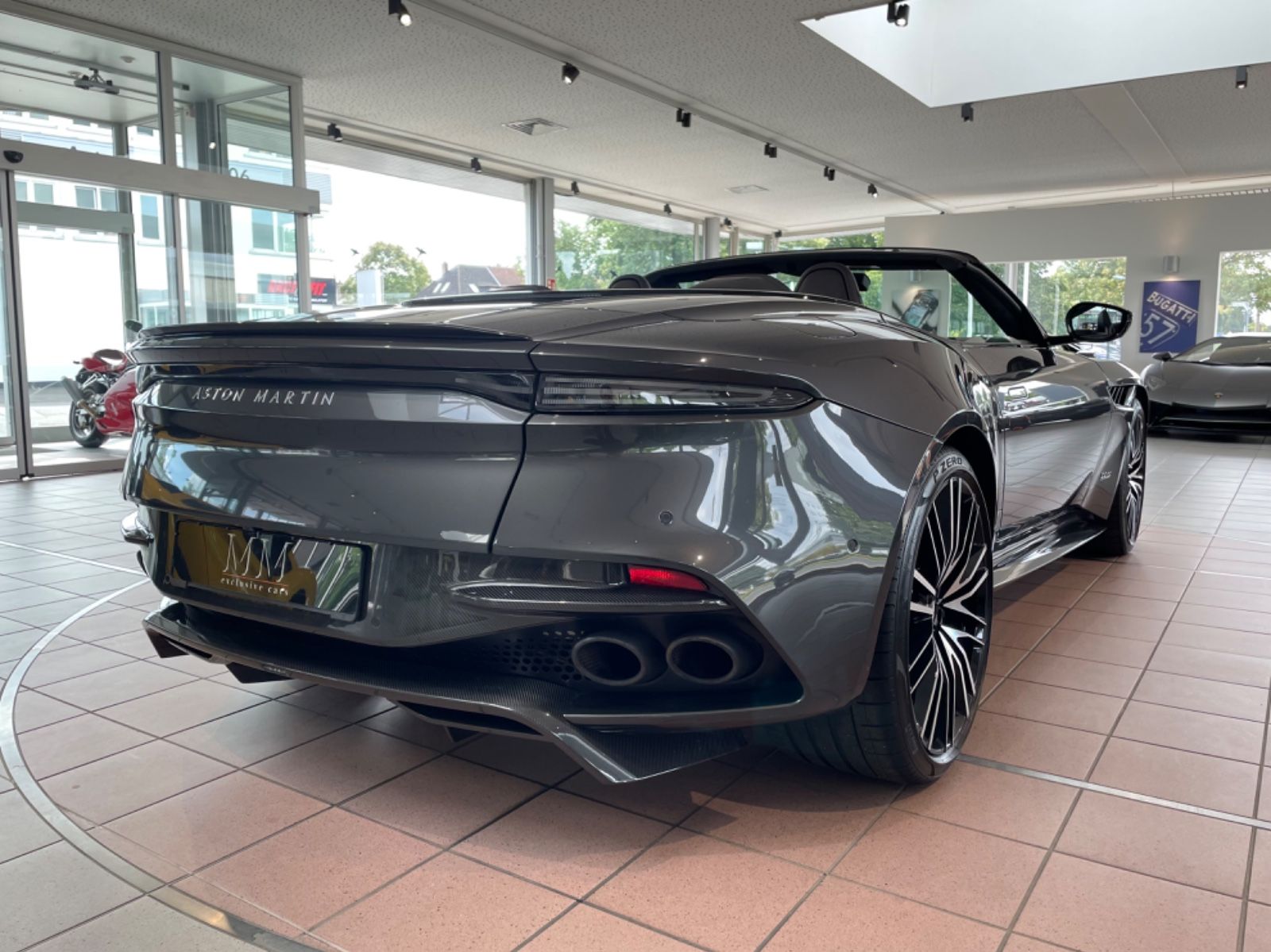 Aston Martin DBS V12 Superleggera Volante