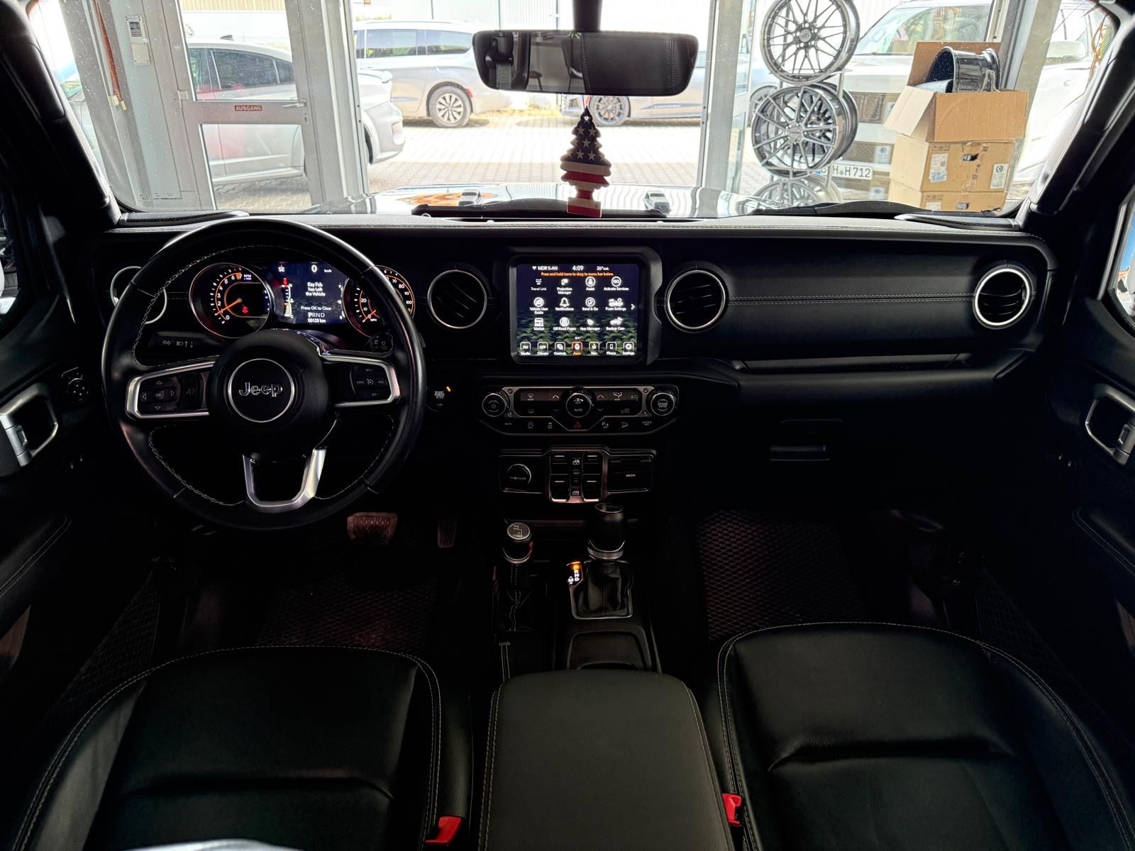 Jeep Wrangler 3.6 V6 Sahara one touch sky roof LED
