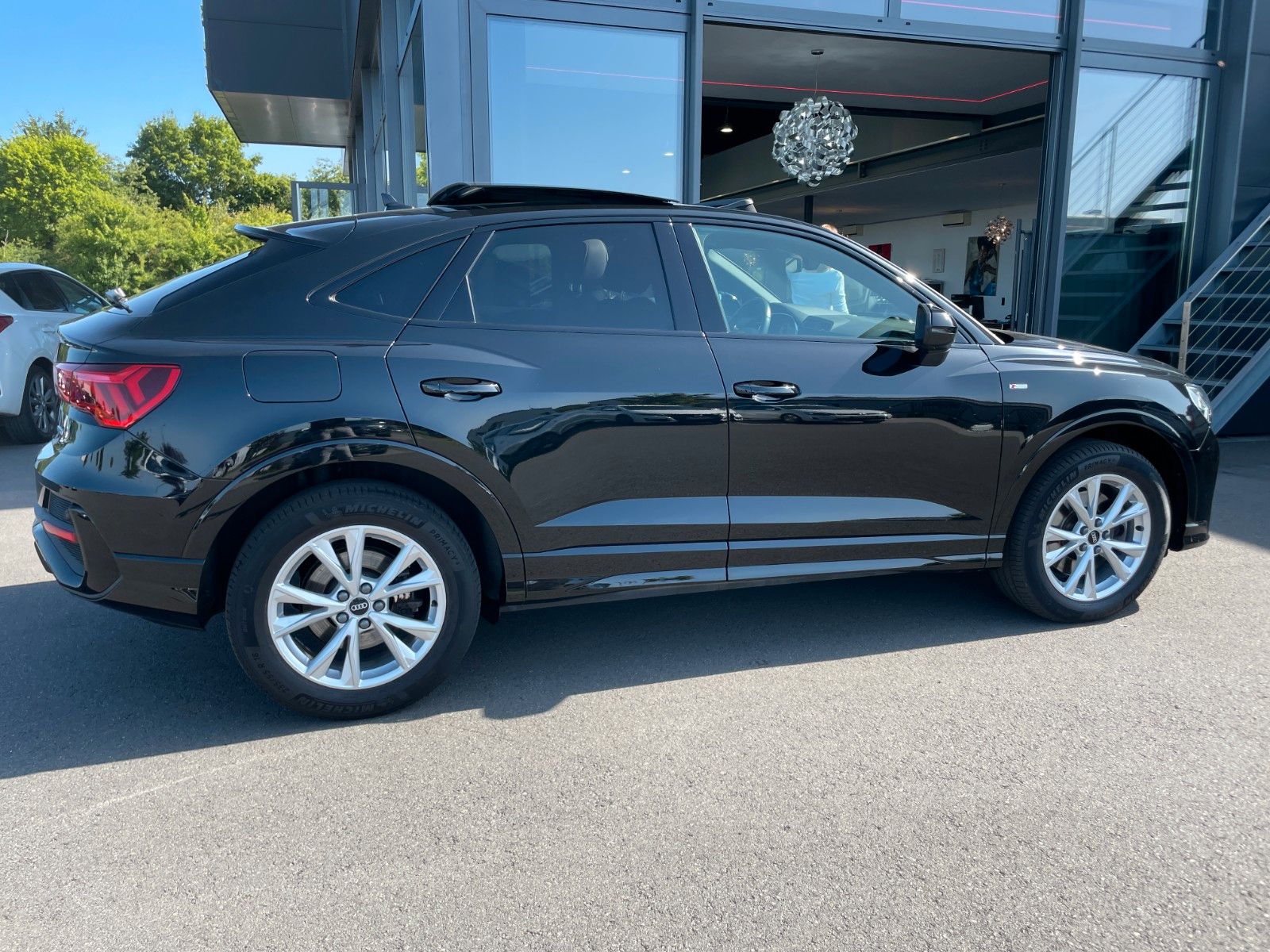 Audi Q3 Sportback 2,0TFSI quattro Sline Black - Samsaru's Car Outlet