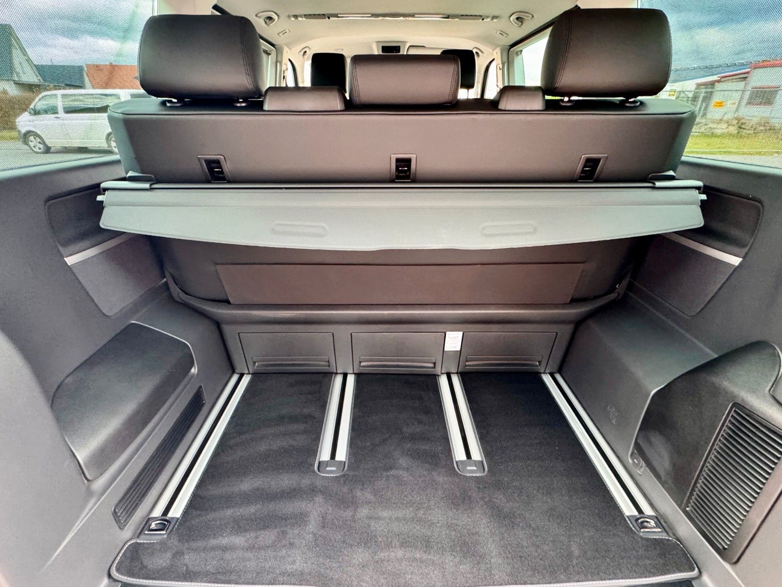 Volkswagen T6.1 Multivan 4Motion Black Beauty - Samsaru's Car Outlet