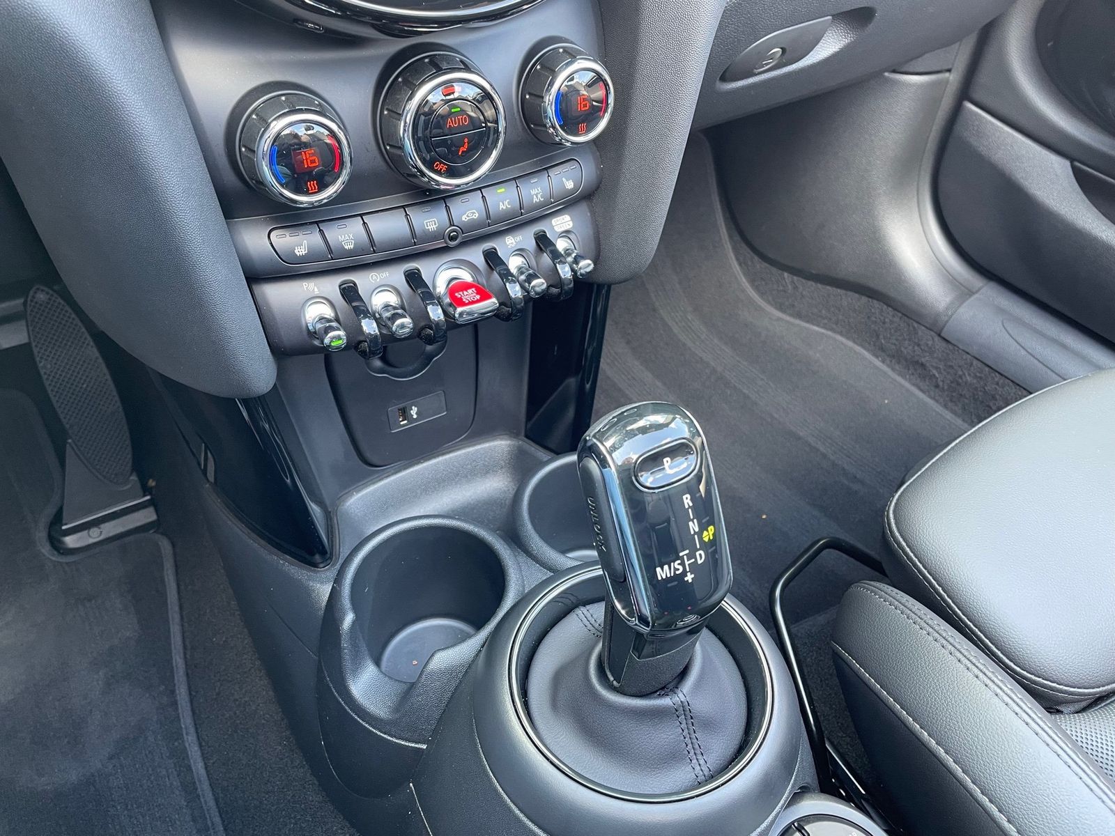 MINI Cooper - Samsaru's Car Outlet