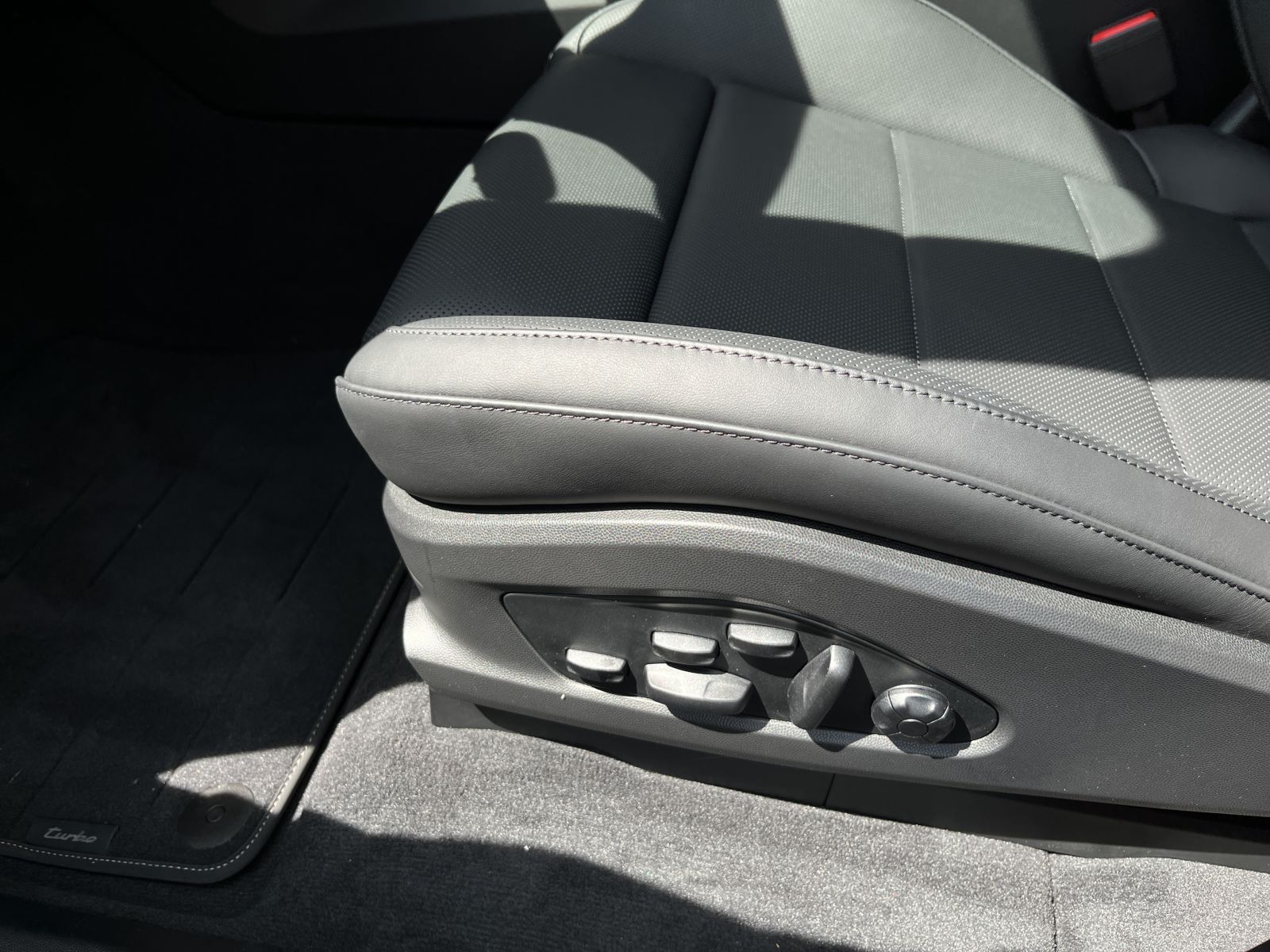 Porsche Macan Turbo Pano.,Privacy,Head-Up,Sport Chrono,I