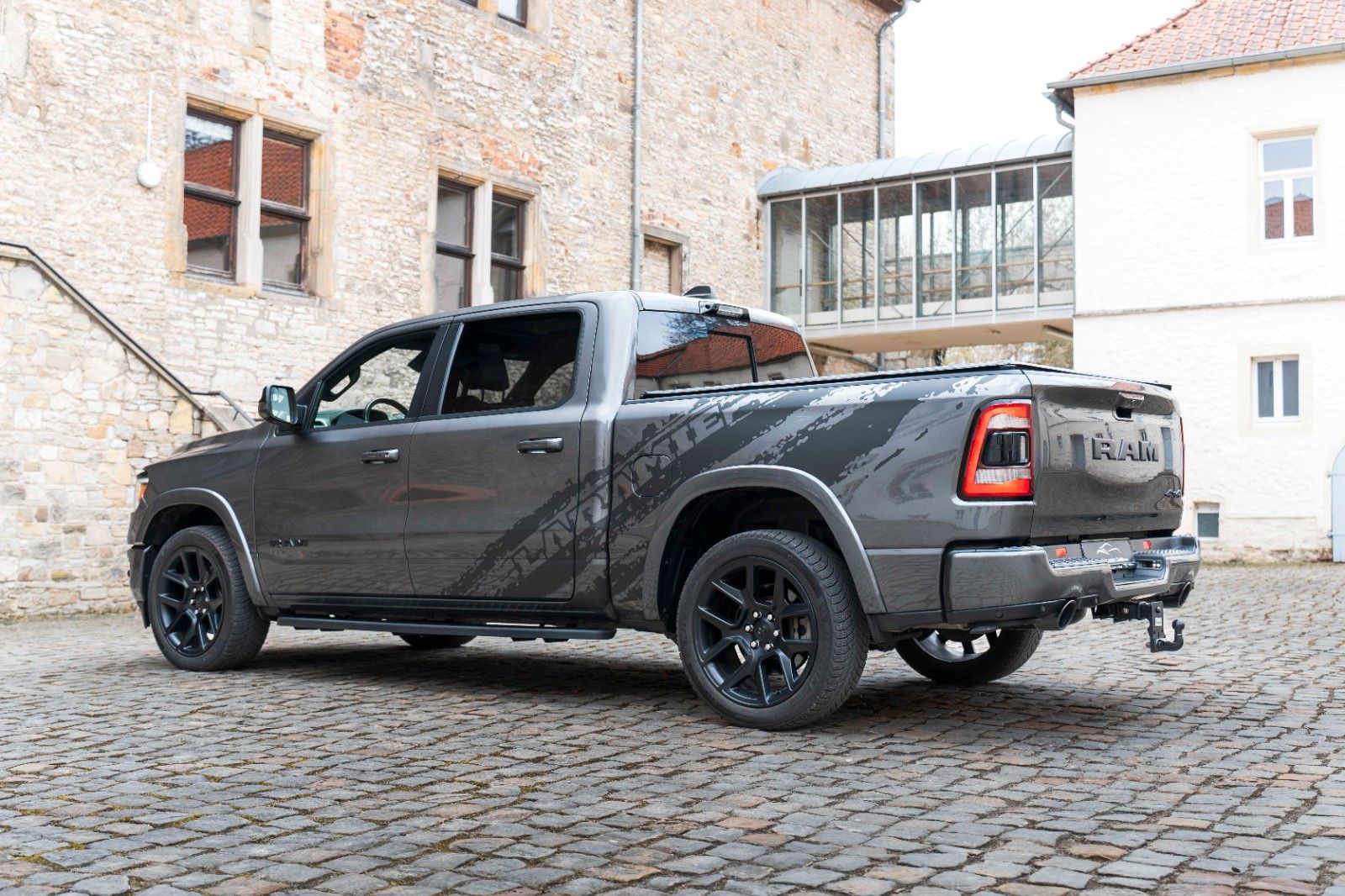 Dodge RAM 5,7L Laramie CC 4X4 360° LED CARPLAY LPG AHK