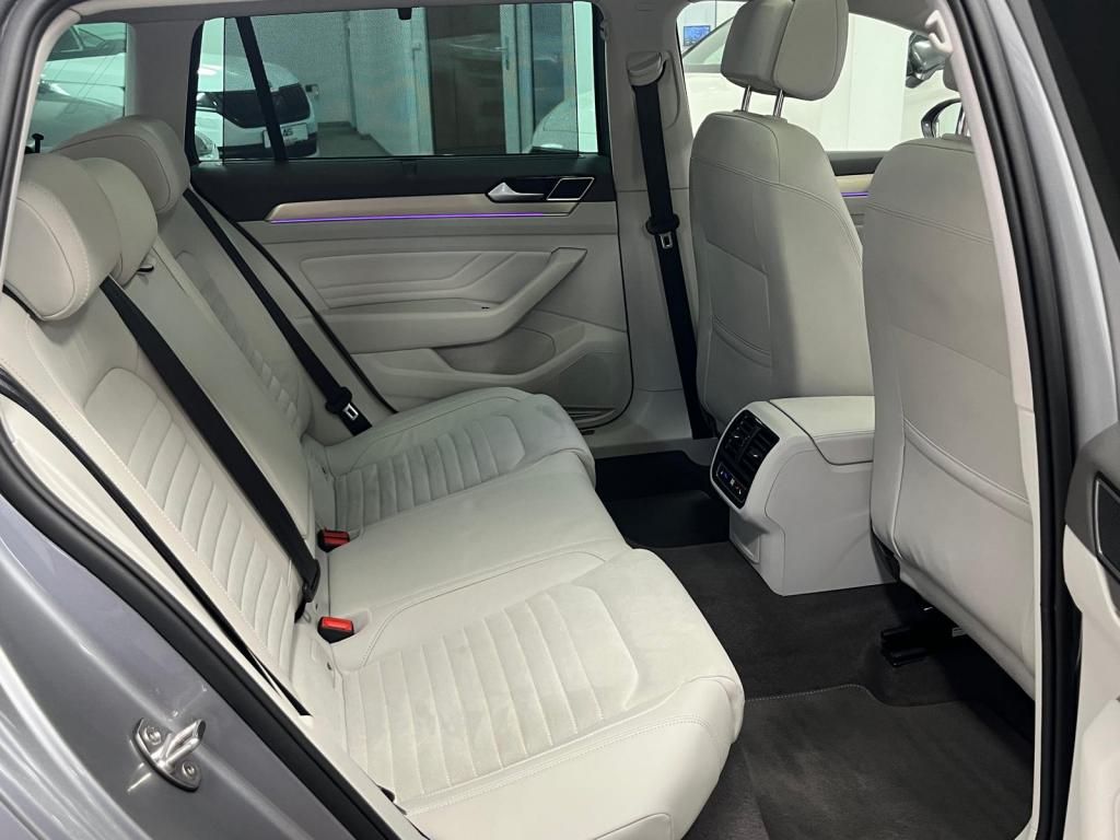 Volkswagen Passat 2.0 TSi R-line DSG - Samsaru's Car Outlet