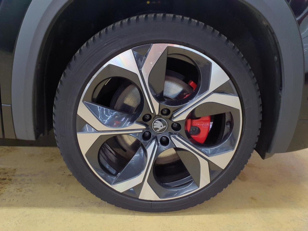 Skoda Kodiaq RS 2.0TSI 4x4 STDHZ+PANO+AHK+ACC+HUD+MTRX