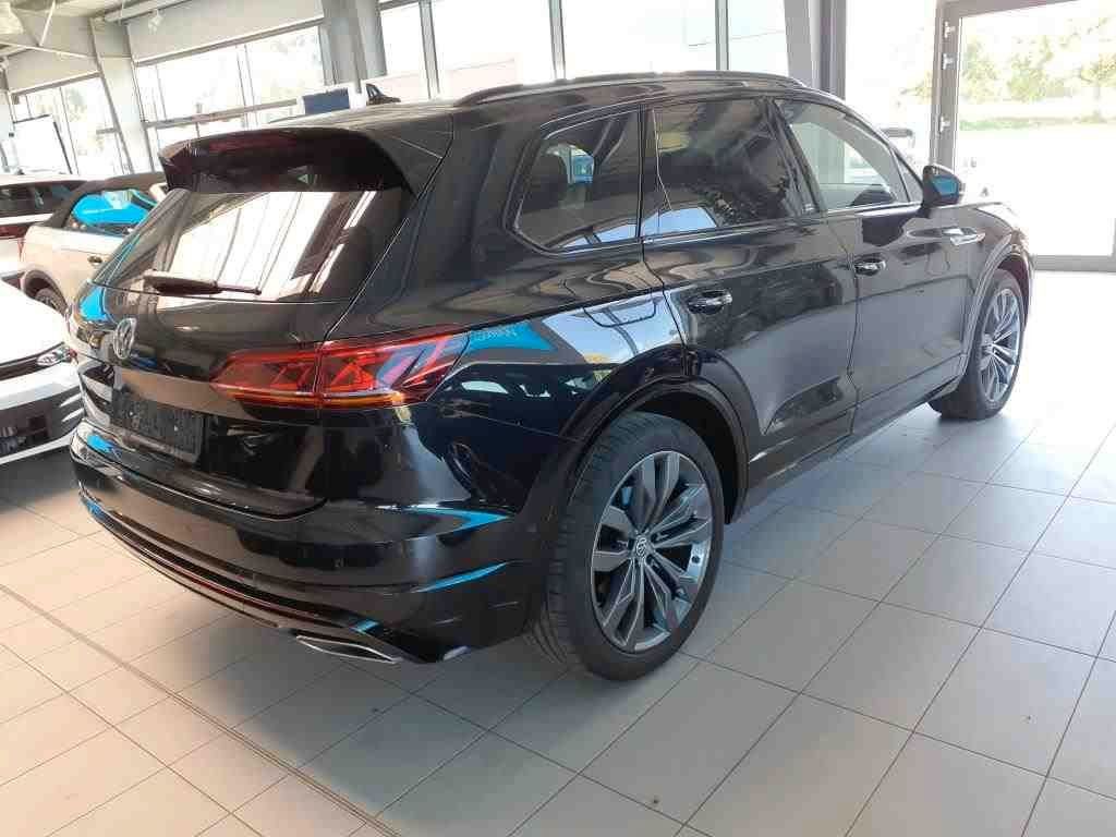 Volkswagen Touareg 3.0 TDI R-LINE BLACK - Samsaru's Car Outlet