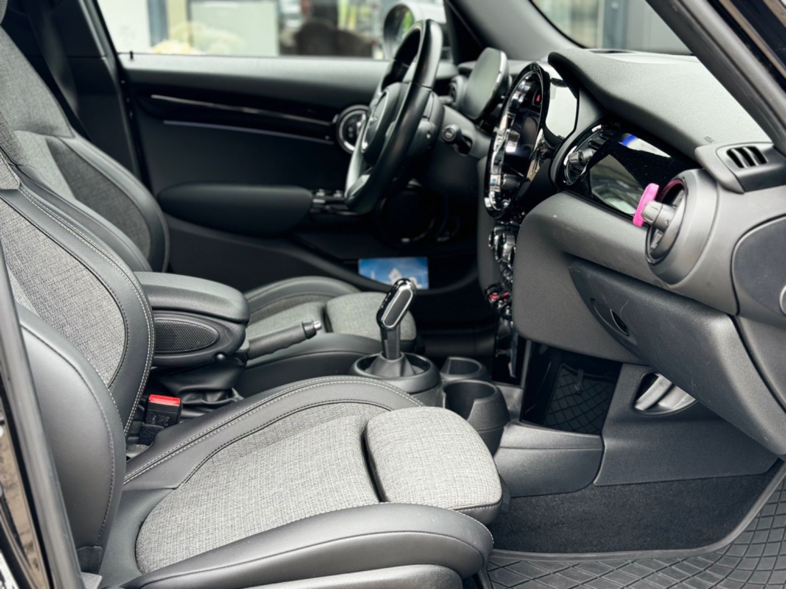 MINI Cooper - Samsaru's Car Outlet