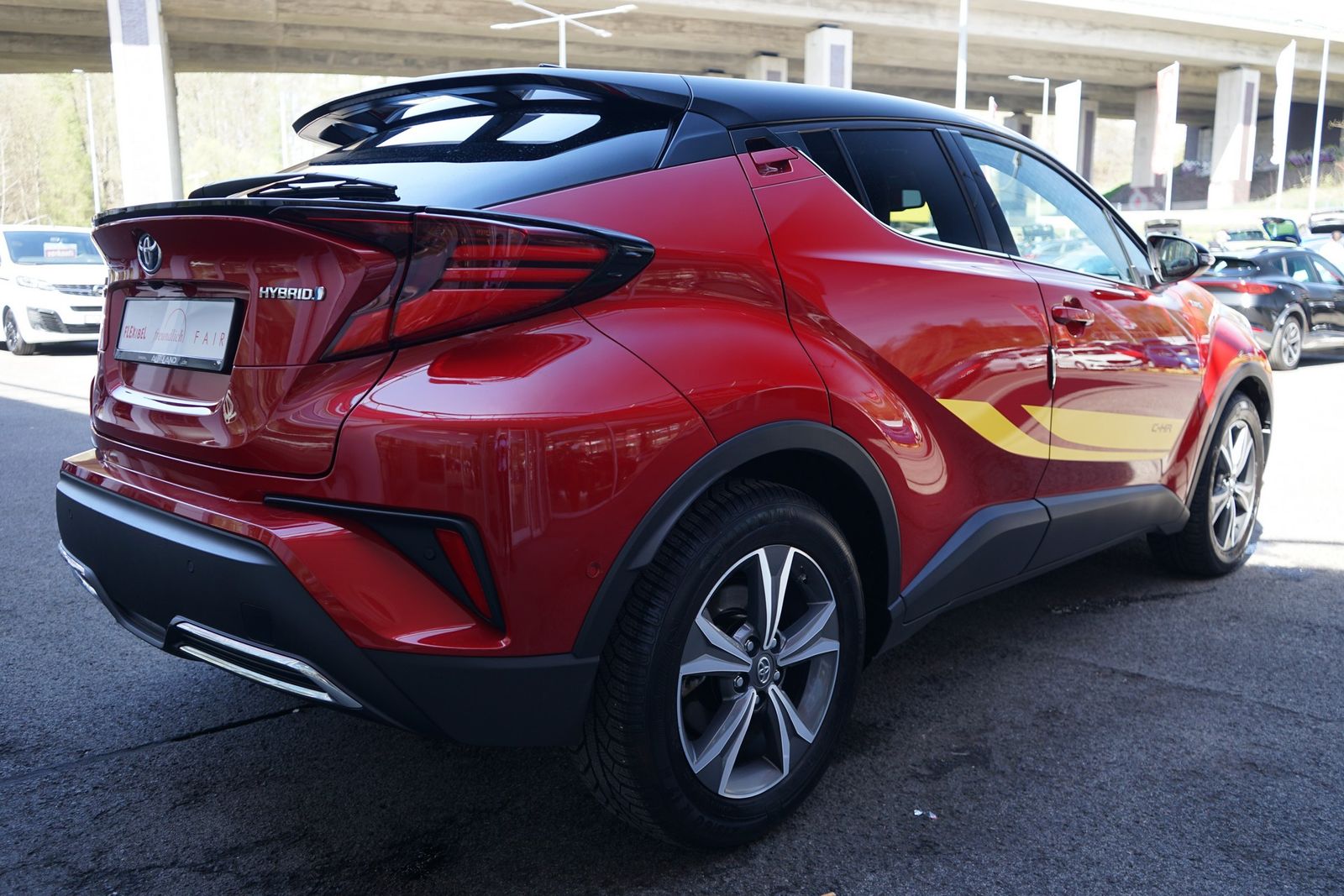Toyota C-HR 2.0 Hybrid Team - Samsaru's Car Outlet