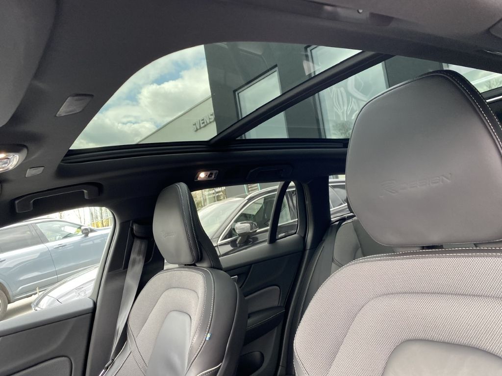 Volvo V60 R Design Plug-In Hybrid AWD T8 Twin Engine E