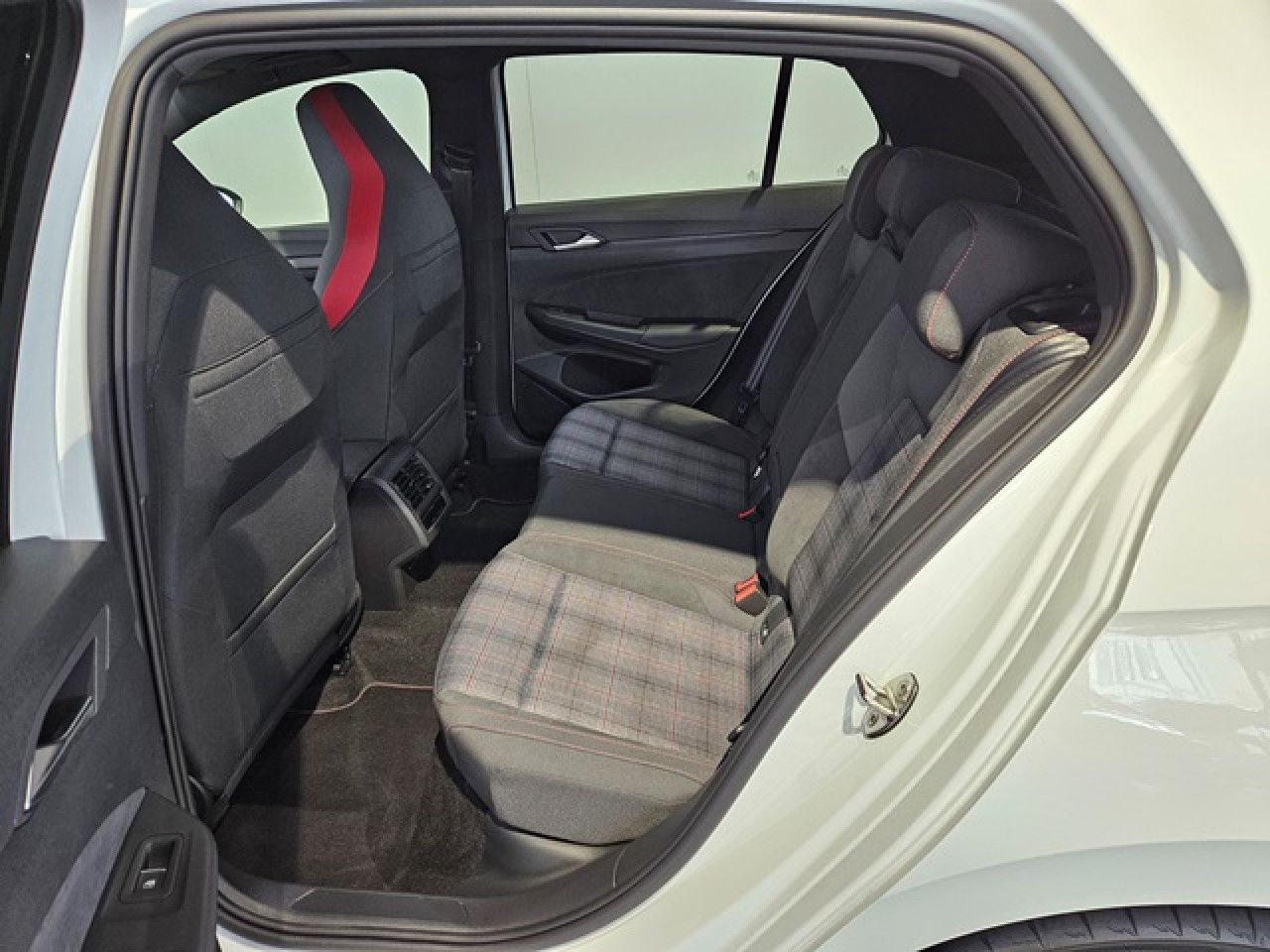 Volkswagen Golf 2.0 TSI GTI DSG BlackStyle - Samsaru's Car Outlet