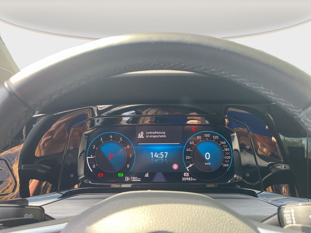 Volkswagen Golf VIII Style 1.5 l eTSI - Samsaru's Car Outlet