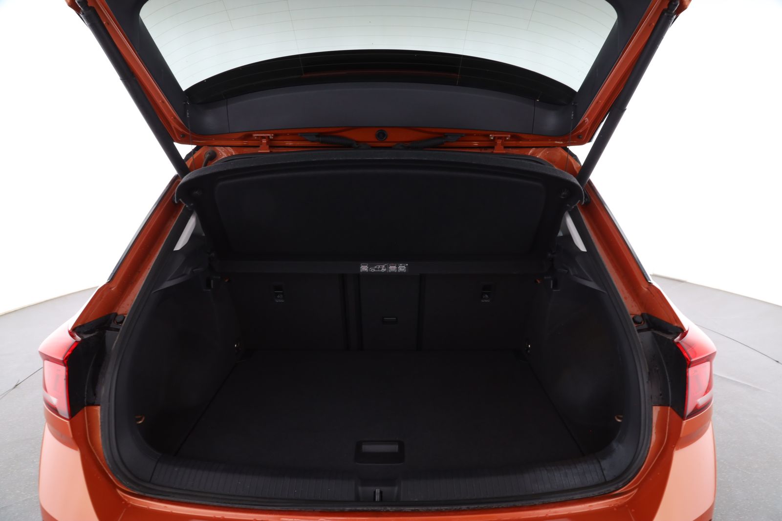 Volkswagen T-Roc 1.5 TSI IQ.DRIVE - Samsaru's Car Outlet