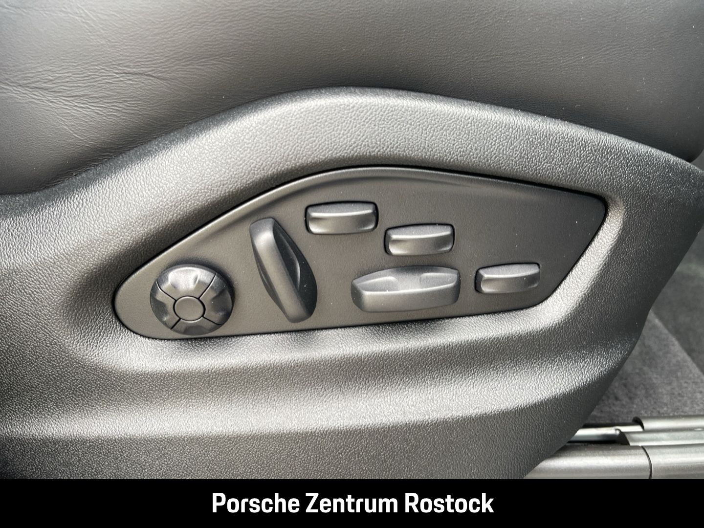 Porsche Cayenne E-Hybrid Coupe Panorama Surround-View