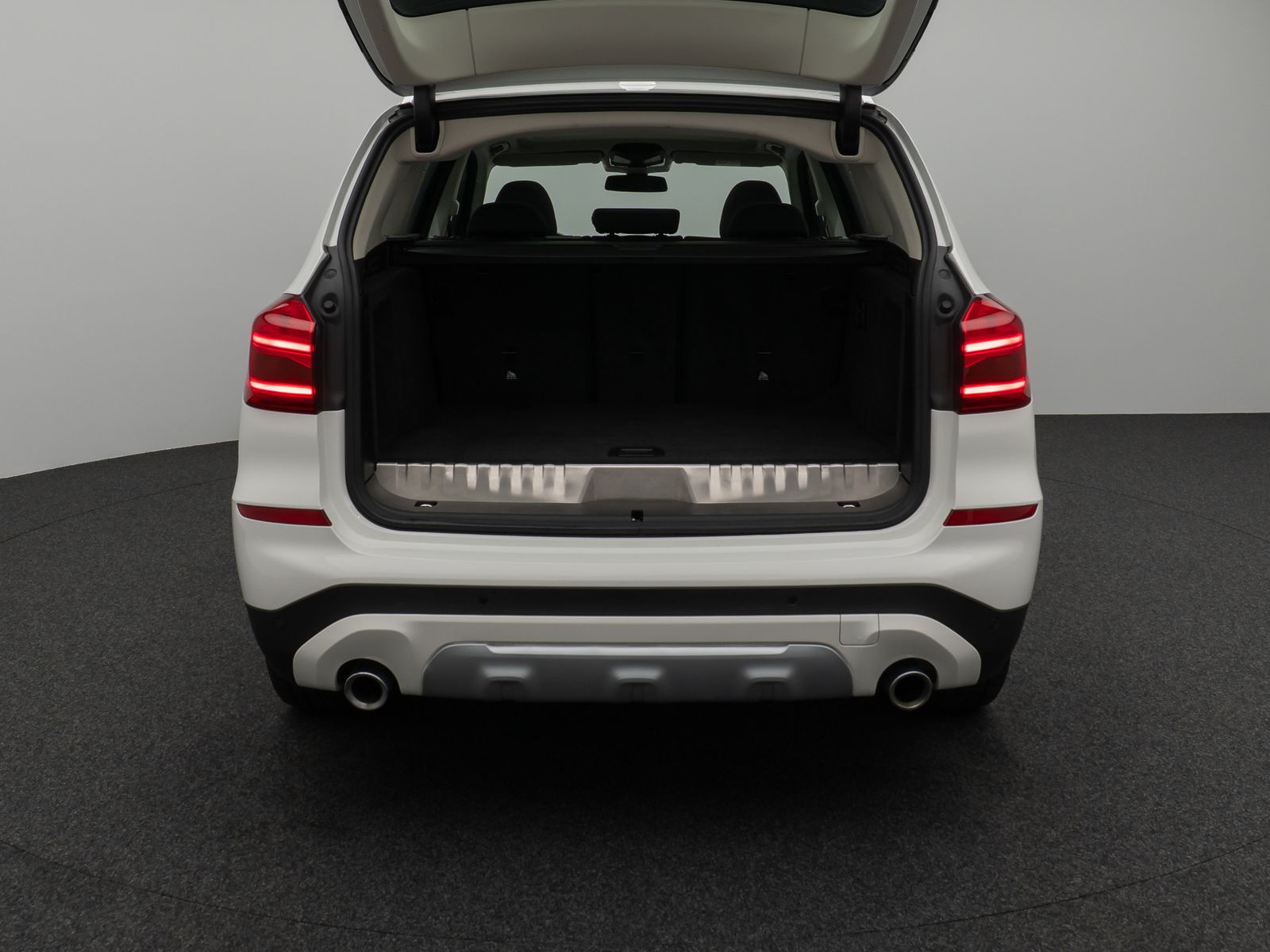 BMW X3 xD30e Panorama Kamera DAB HiFi WLAN Stop&Go