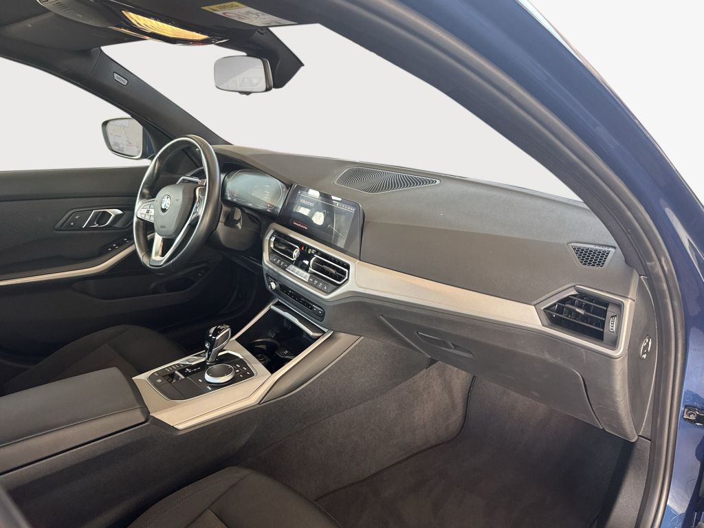 BMW 320i Aut. Advantage - Samsaru's Car Outlet