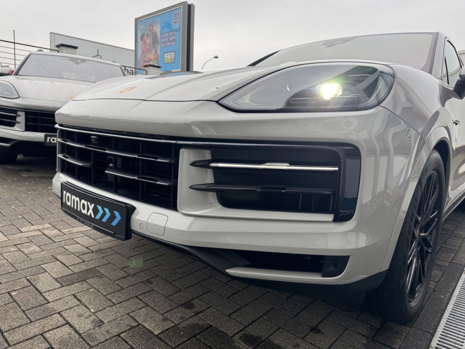 Porsche E-Hybrid Coupé INNODRIVE-LUFTF-PANO-MASSAGE-VOLL