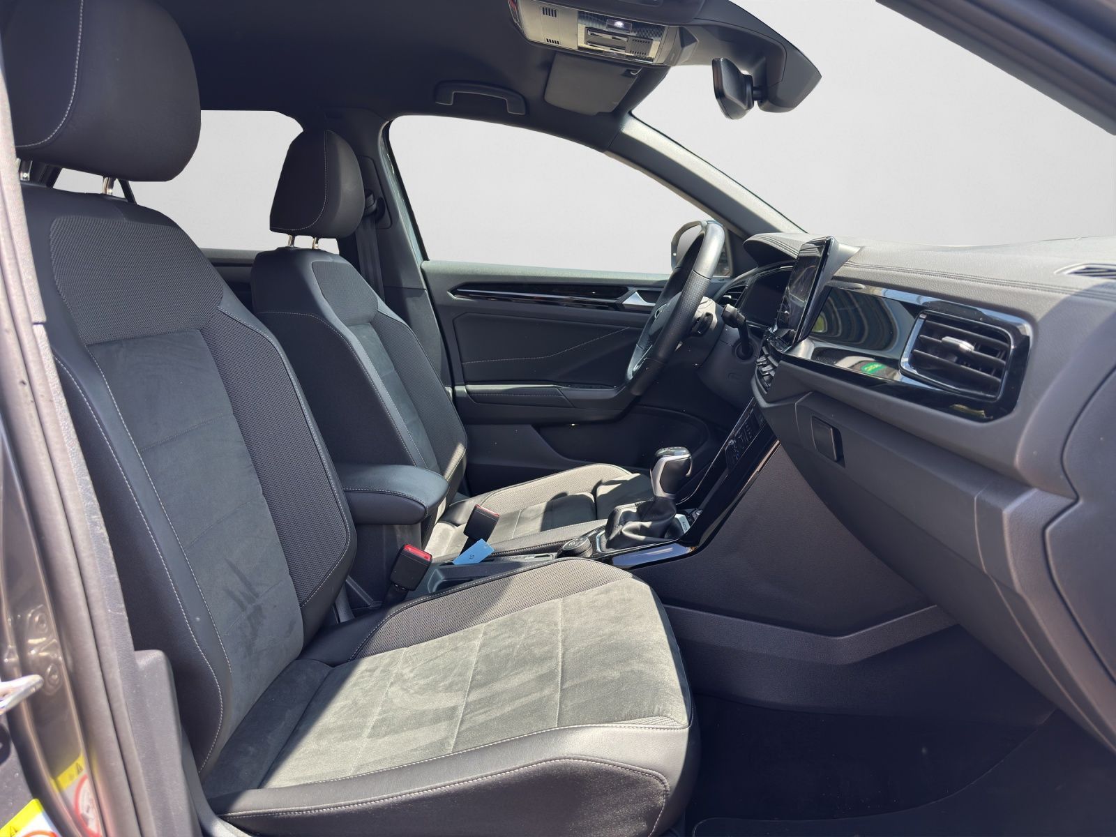 Volkswagen T-Roc R-Line 2.0 TSI DSG - Samsaru's Car Outlet