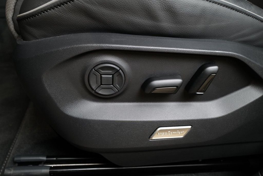 Volkswagen Touareg 3.0TDI R-Line Allradlenk StdHz Keyless