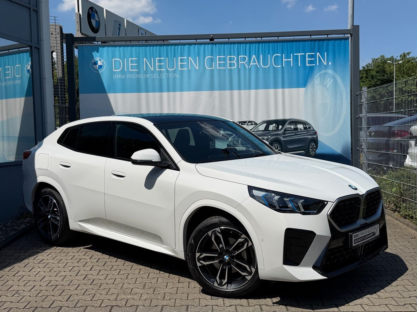 BMW X2 xDrive20d M Sport AHK PANO h&k Massage DA+