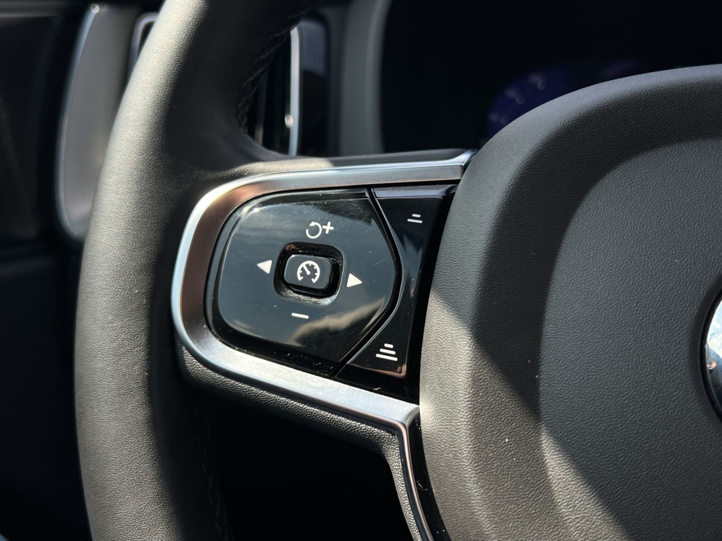 Volvo XC60 Plus Dark AWD/Harman-Kardon/SitzHz/DAB