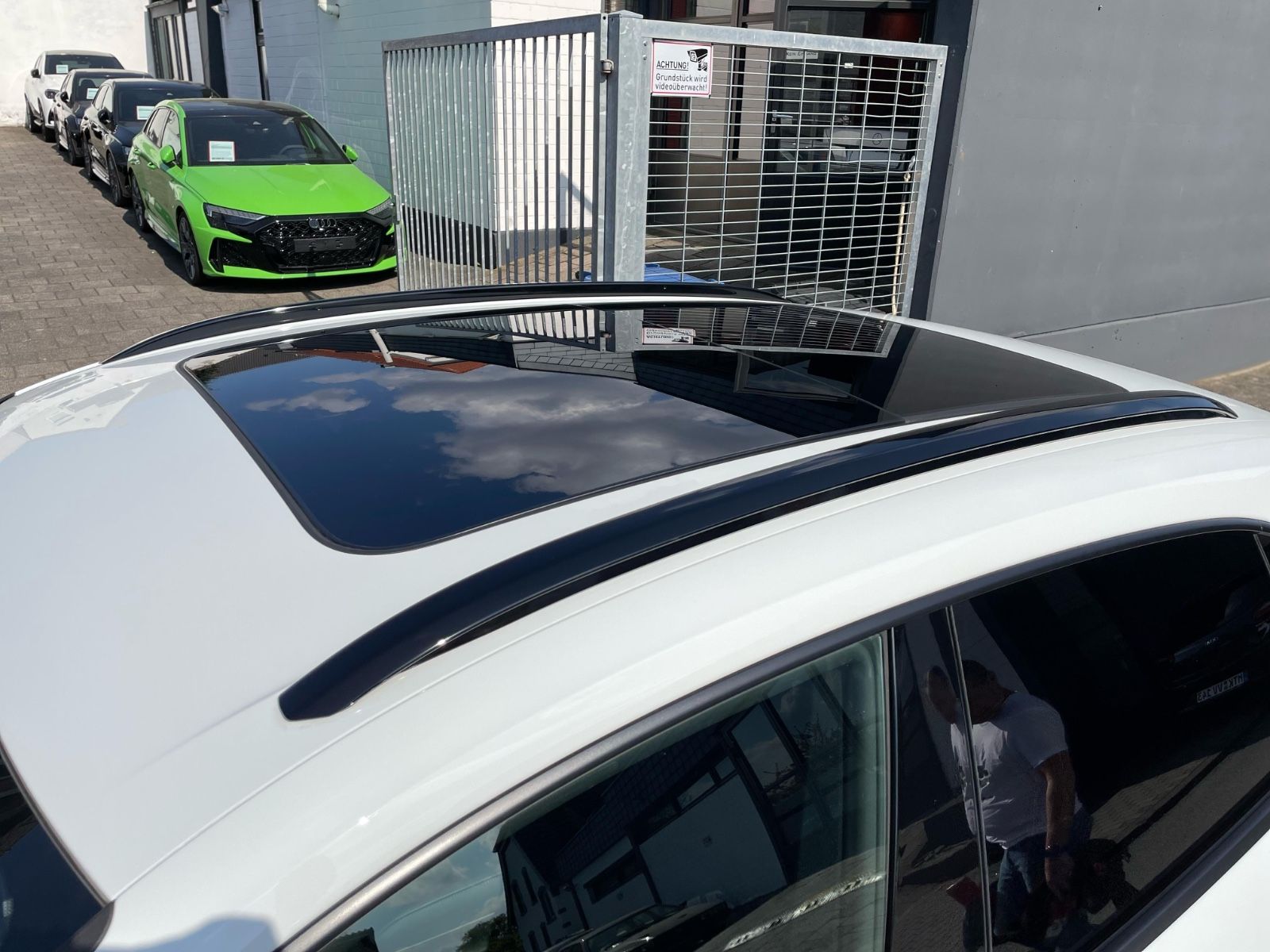 Porsche Macan 4 - Samsaru's Car Outlet