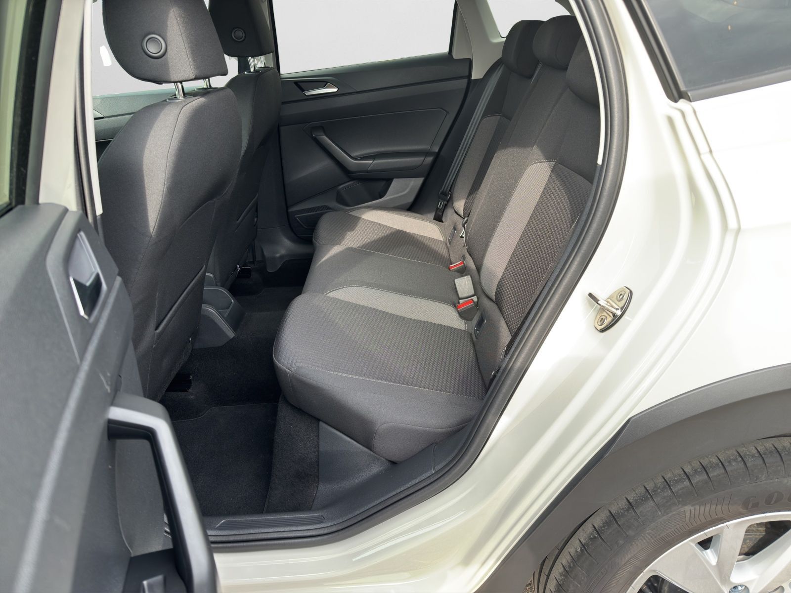 Volkswagen Taigo 1.0 TSI - Samsaru's Car Outlet