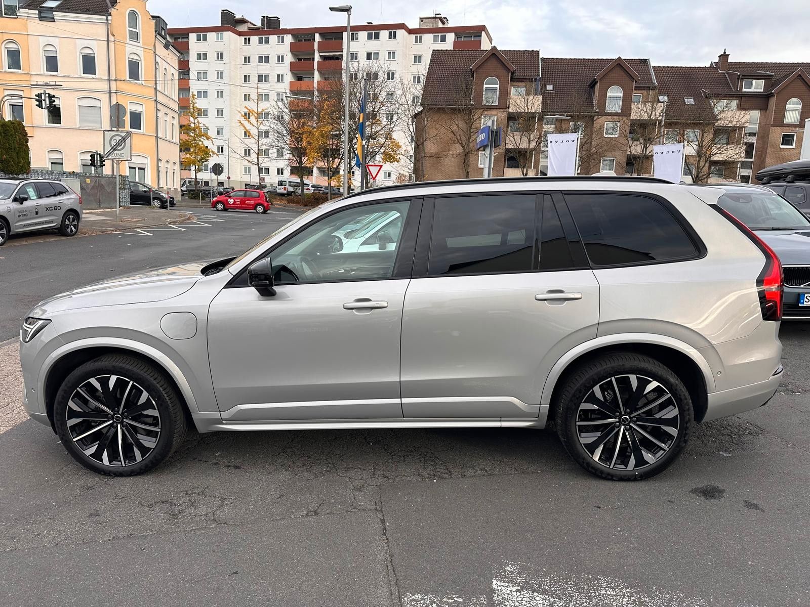Volvo XC90 T8 AWD Plus Dark Facelift 7Sitzer,AHK,Pano