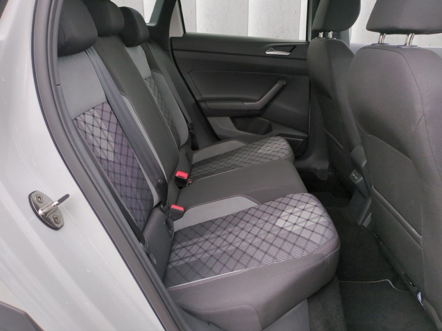 Volkswagen Taigo R-LINE 1.0TSI - Samsaru's Car Outlet