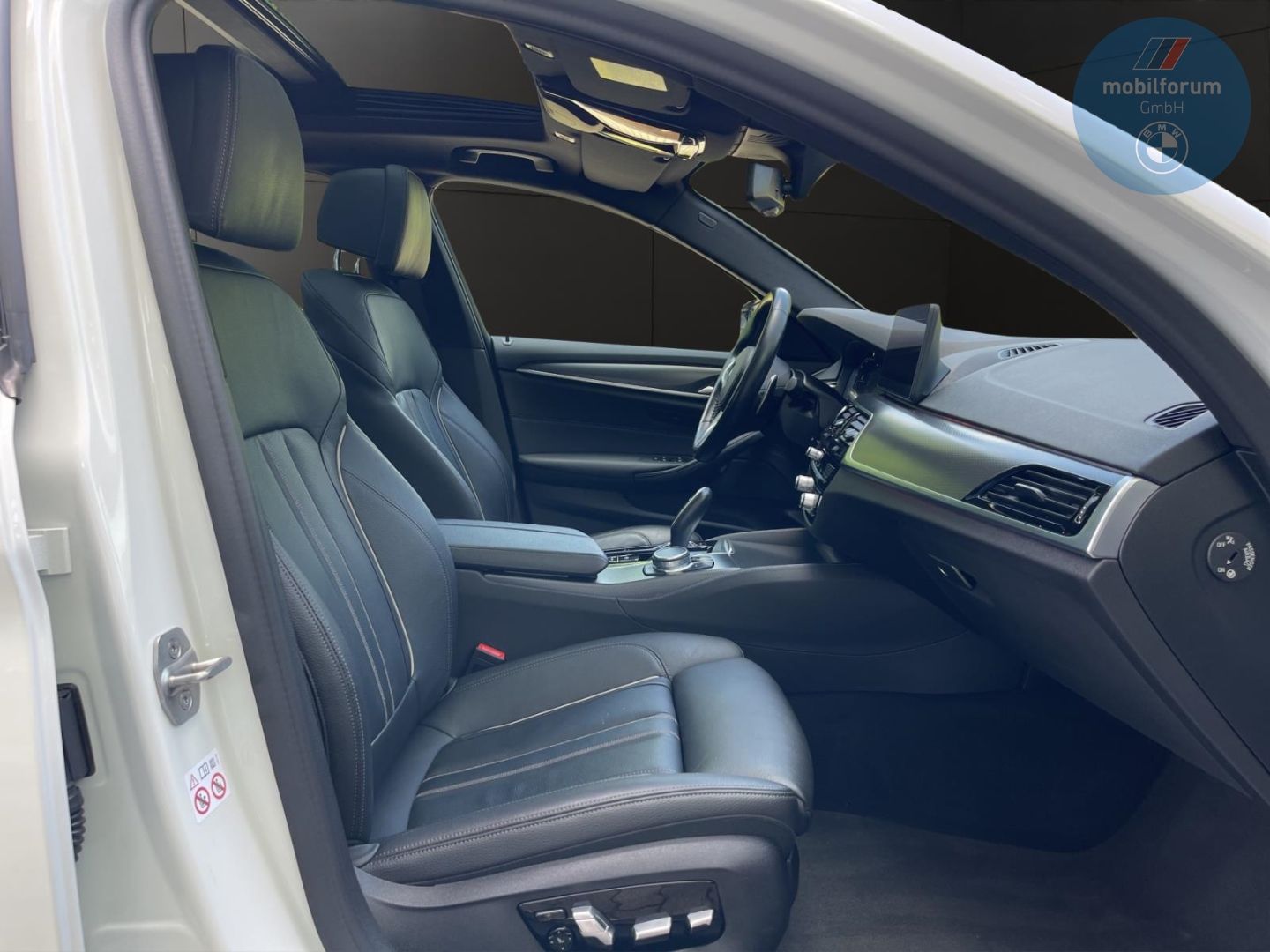 BMW 530 i Touring M-Sport AHK StandHZG Panorama