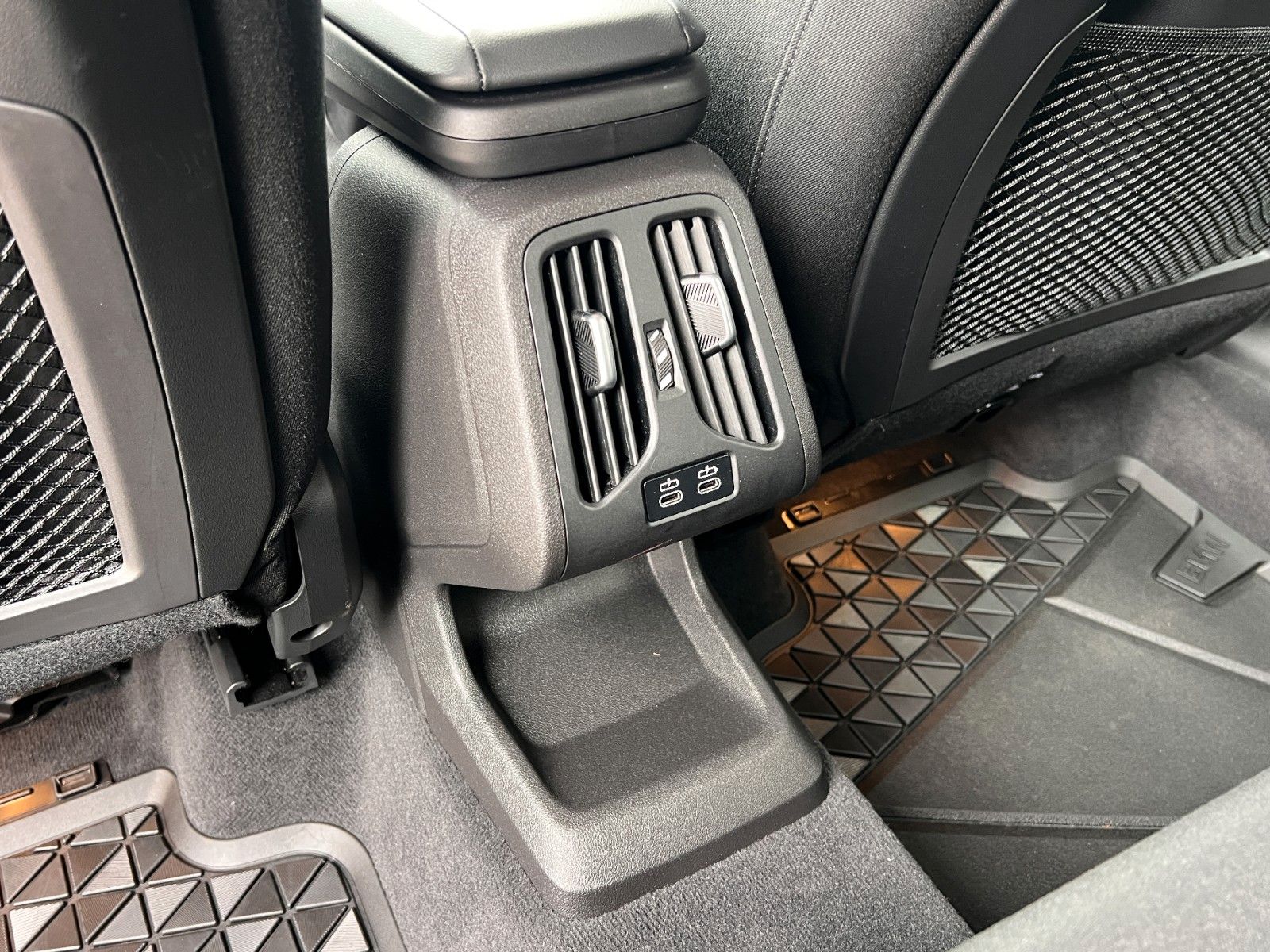 BMW X1 20d xDrive - Samsaru's Car Outlet