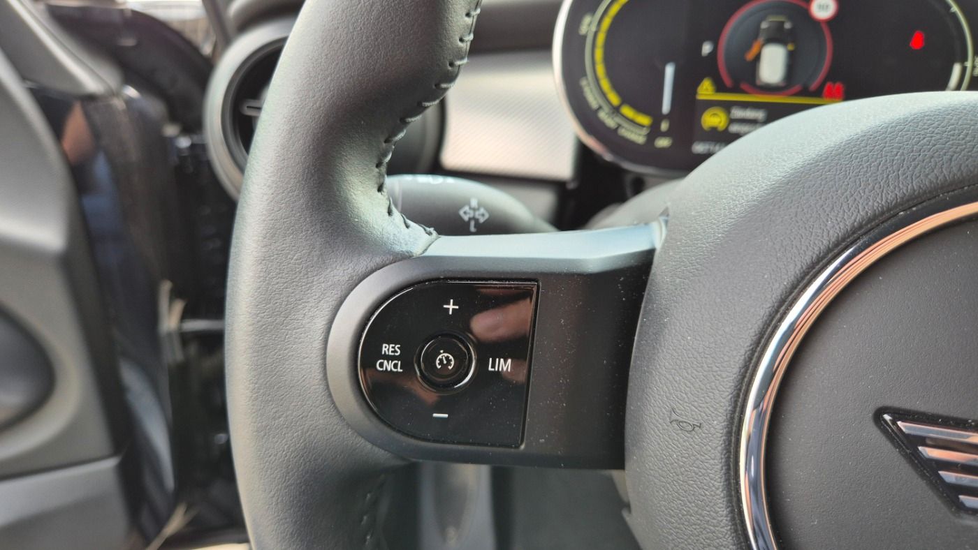 MINI COOPER SE - Samsaru's Car Outlet