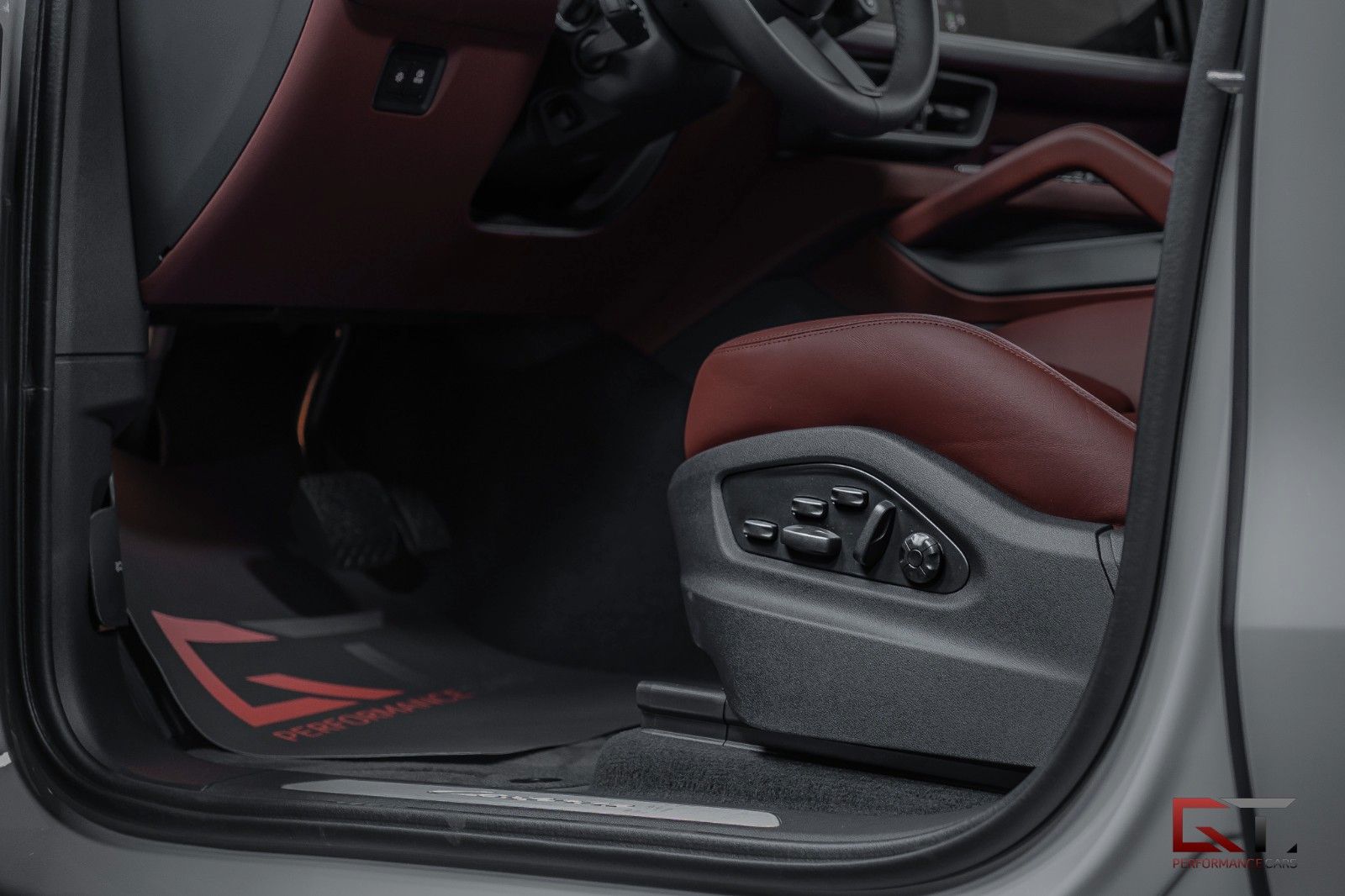 Porsche Cayenne E-Hyb Coupé 2025 Club SportDesign 18 Way