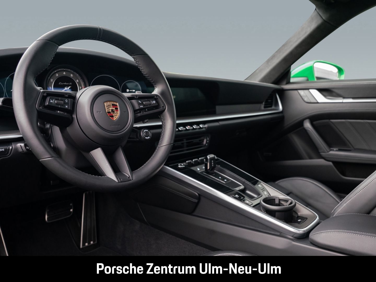 Porsche 992 911 Turbo S Pythongrün Sportabgasanlage LED