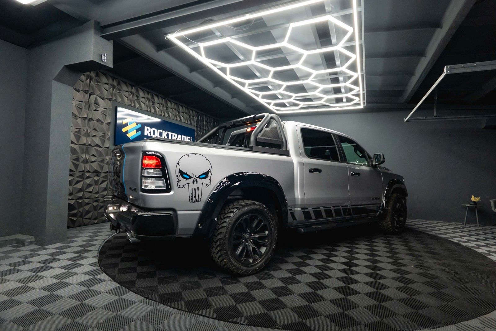 Dodge RAM 5.7 V8 HEMI 4x4 OFFROAD Night PUNISHER 19%