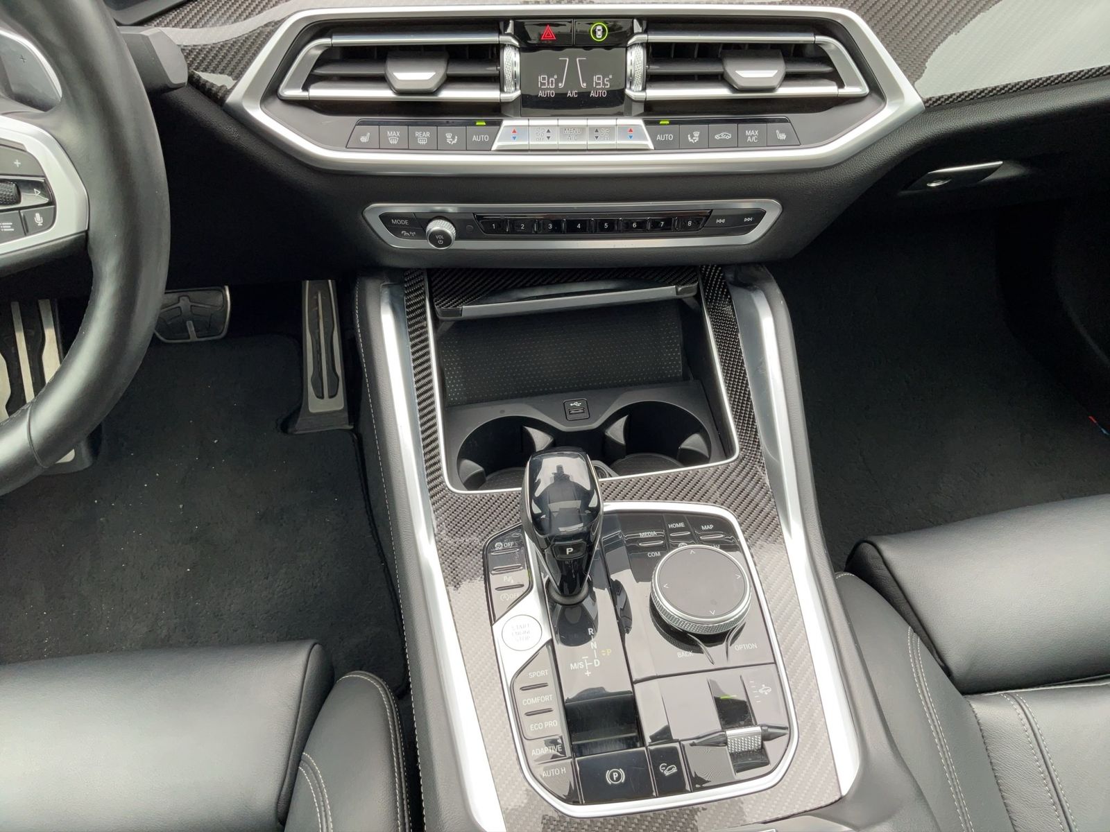 BMW X6 xDrive30d M SPORT PANO AHK HARMAN KARDON RÜCK