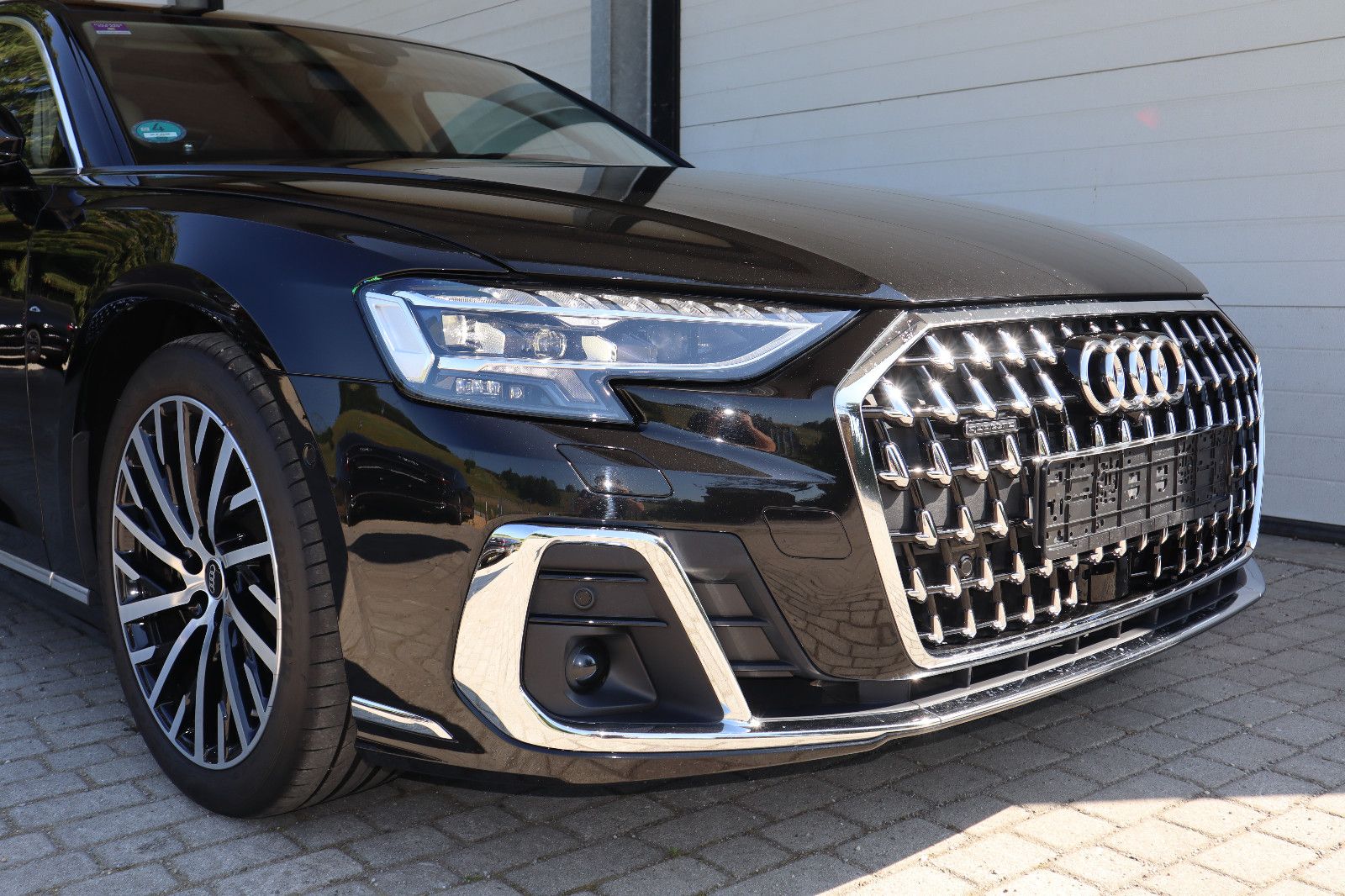 Audi A8L 60 TFSIe lang - Samsaru's Car Outlet