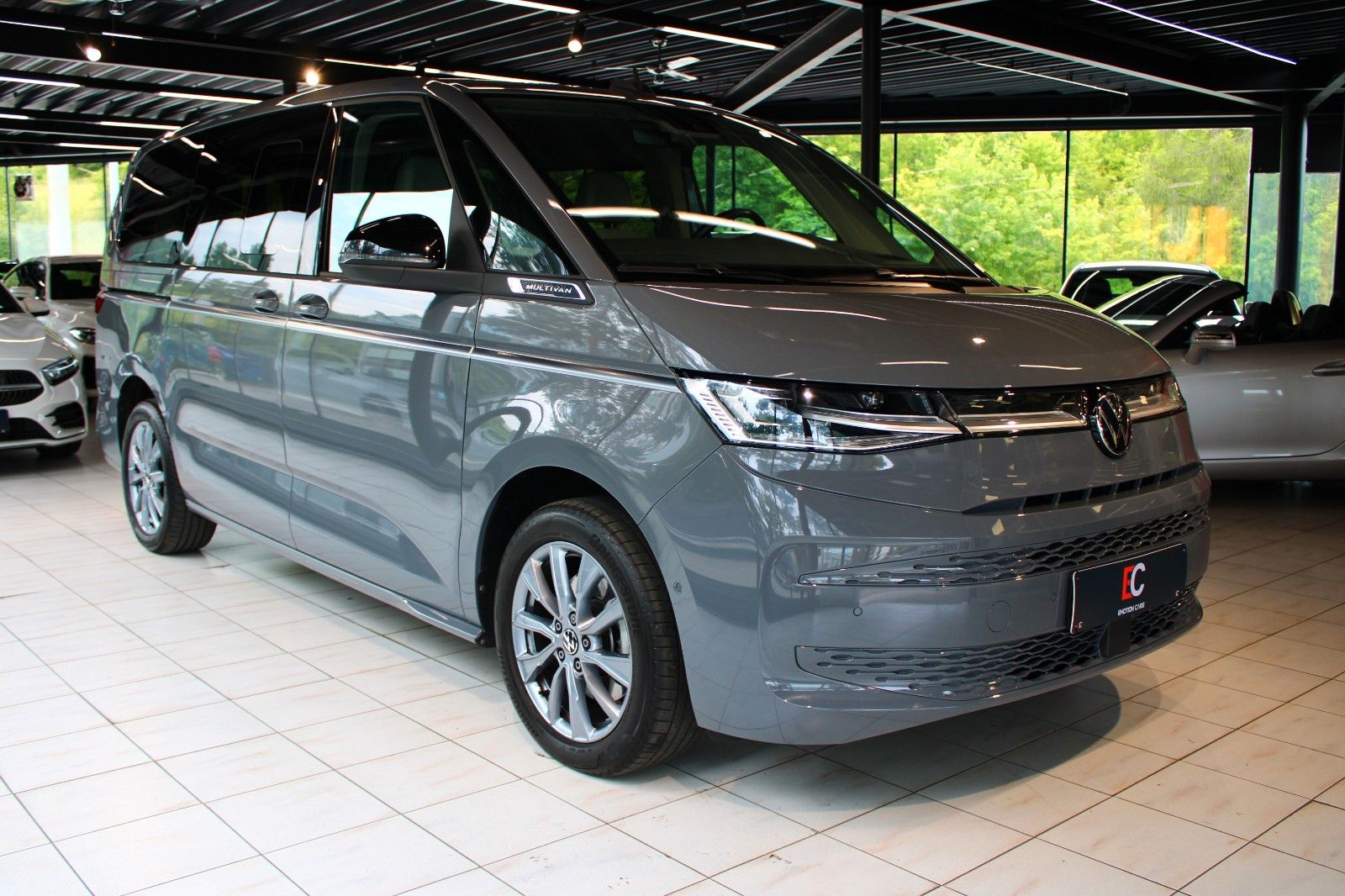 Volkswagen T7 Multivan Style - Samsaru's Car Outlet