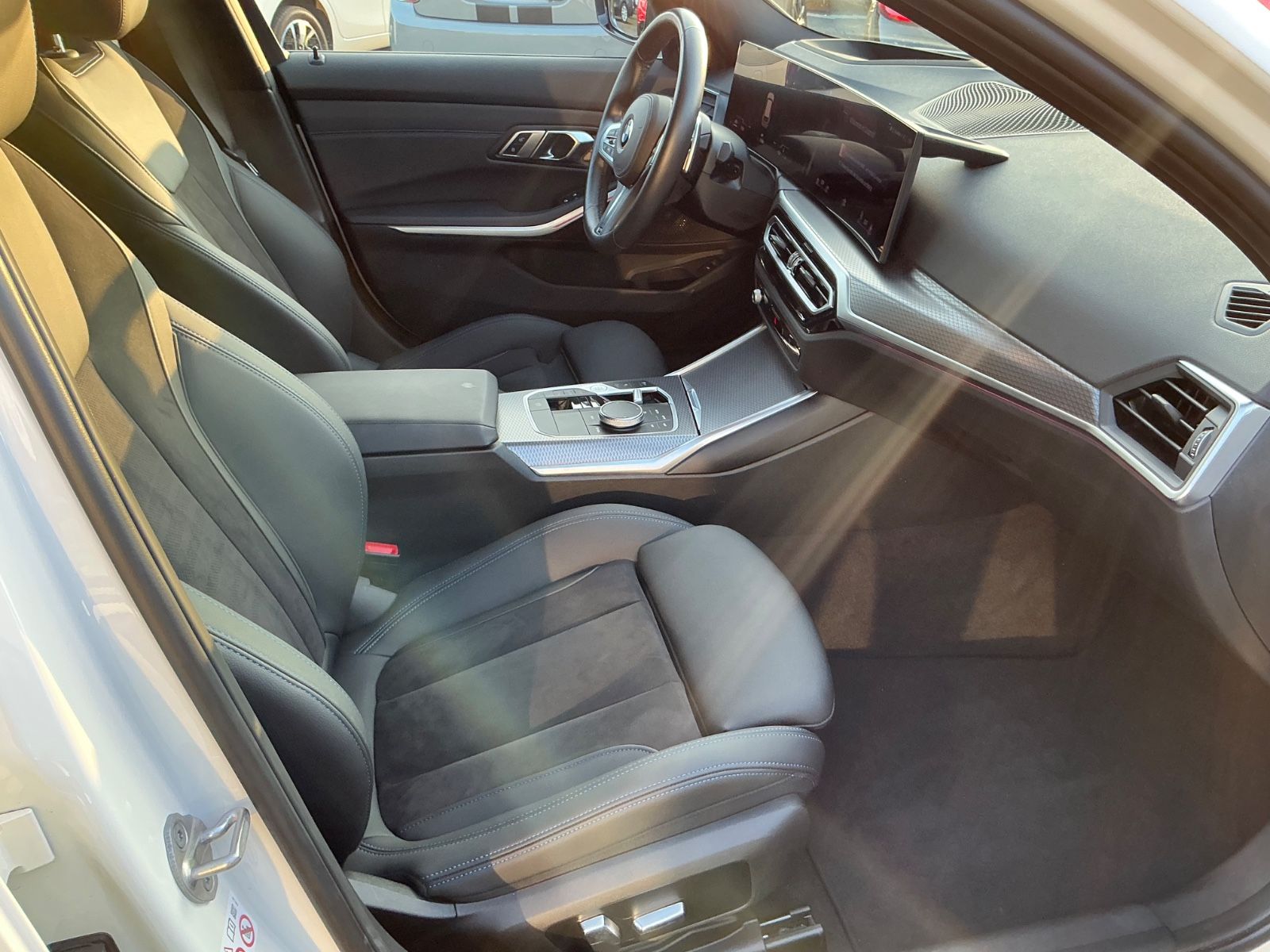 BMW 320 Touring i M Sport - Samsaru's Car Outlet