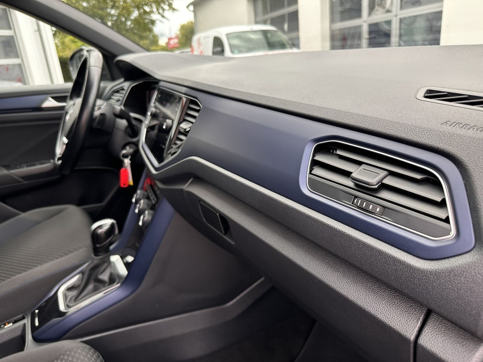 Volkswagen T-Roc 2.0 TDI United - Samsaru's Car Outlet
