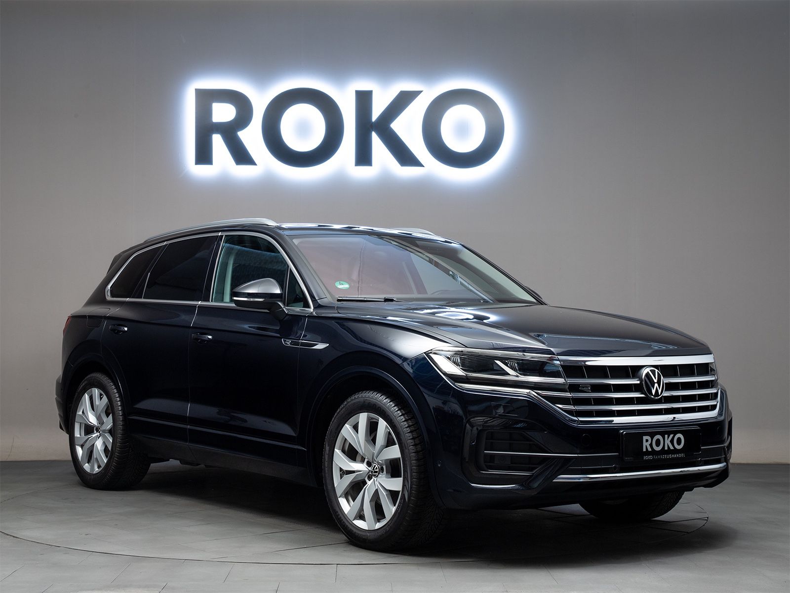 Volkswagen Touareg R-Line - Samsaru's Car Outlet