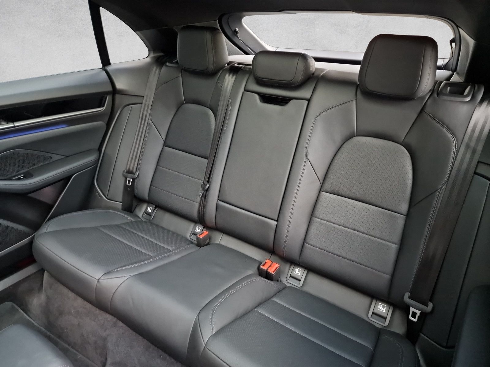 Porsche Macan 4 - Samsaru's Car Outlet