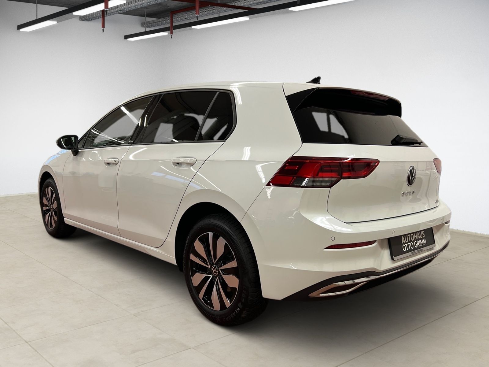 Volkswagen Golf VIII 1.0 eTSI - Samsaru's Car Outlet