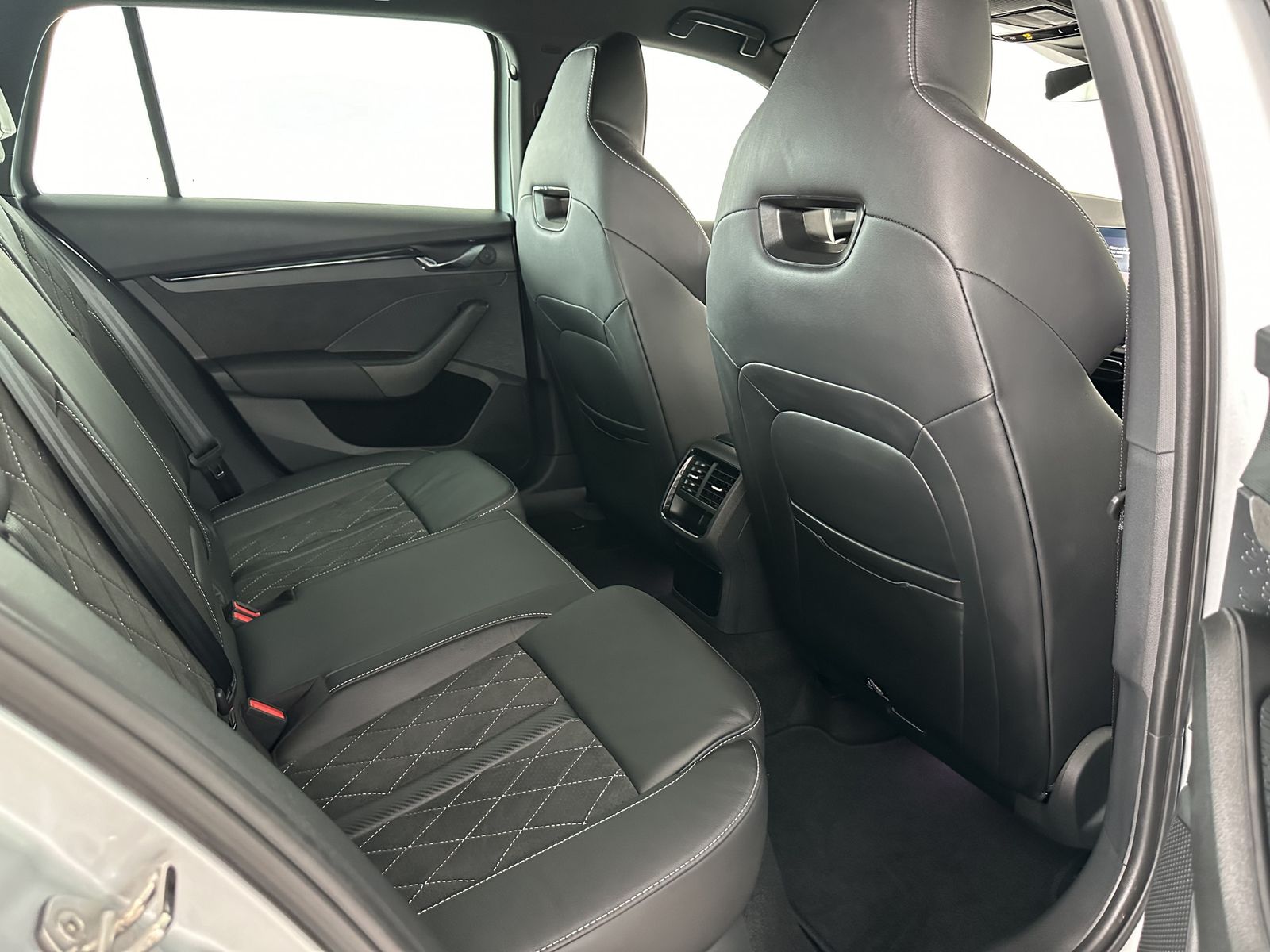 Skoda Octavia Combi RS 4x4 - Samsaru's Car Outlet
